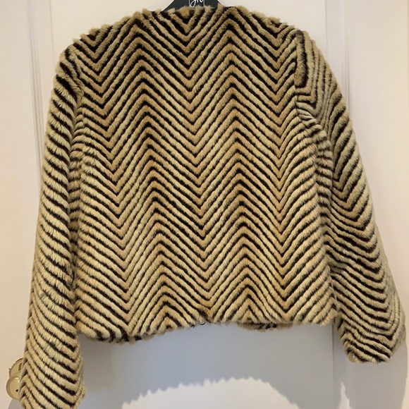 Joseph Ribkoff Faux Fur Veston Jacket Chevron 8 - Picture 5 of 6